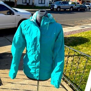 Columbia medium wind and rain jacket  with hoodie zip up